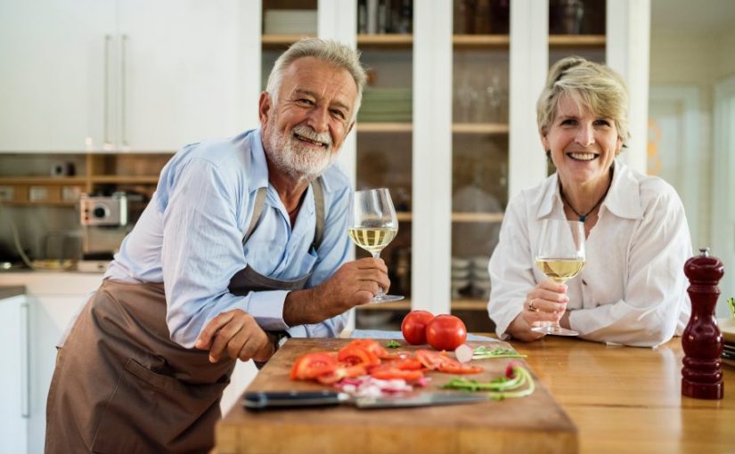 La felicidad mejora después de los 50 años, señala estudio