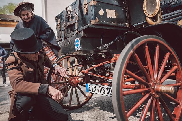 VIDEO: Este auto de 125 años aún pasea por las calles de Alemania