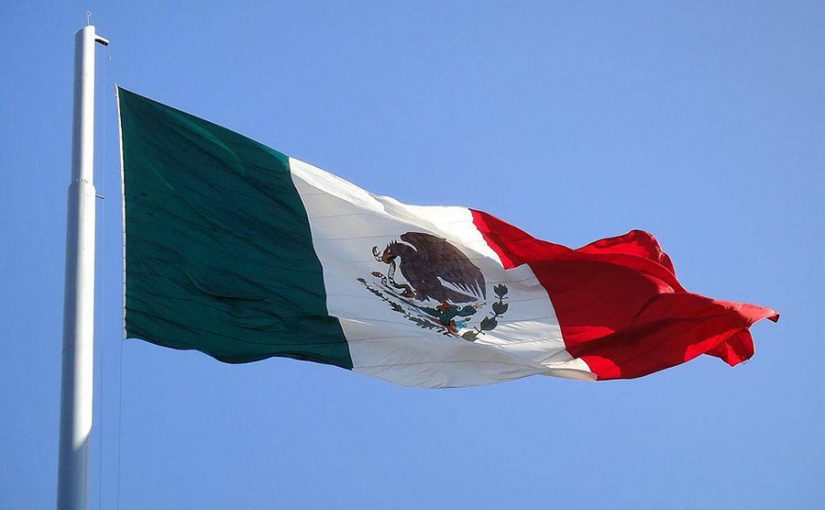 La bandera de México a través de la historia