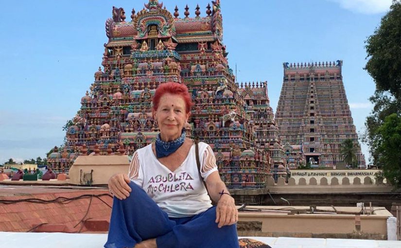 A sus 83 años, la 'Abuelita Mochilera' viaja por todo el mundo