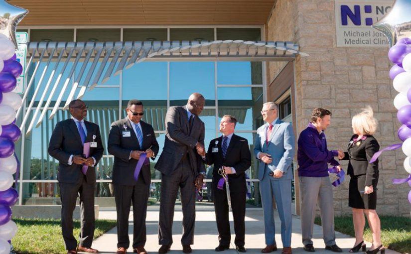 Michael Jordan inaugura una clínica para pacientes de escasos recursos