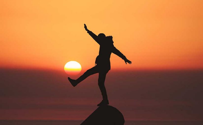 Persona en el atardecer