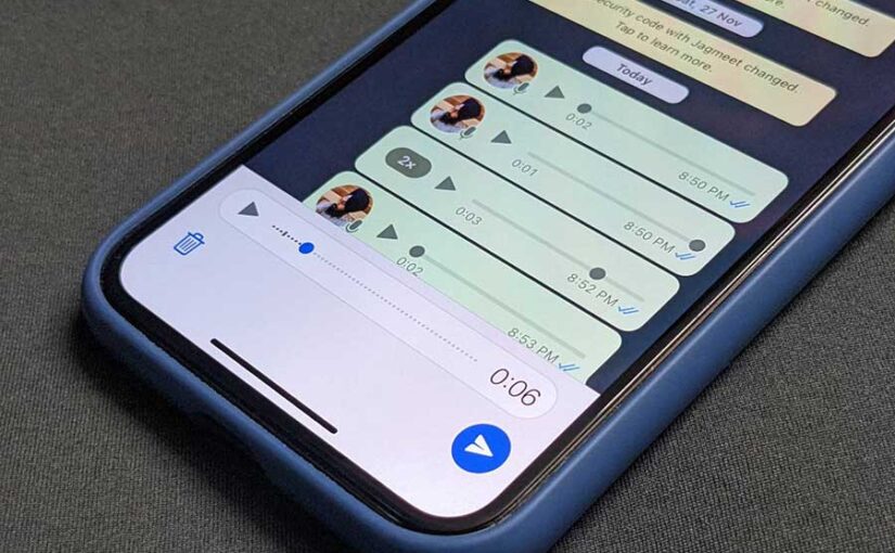 Celular con WhatsApp