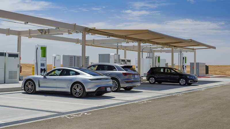 Centro de carga de autos eléctricos de Volkswagen en Maricopa, Arizona