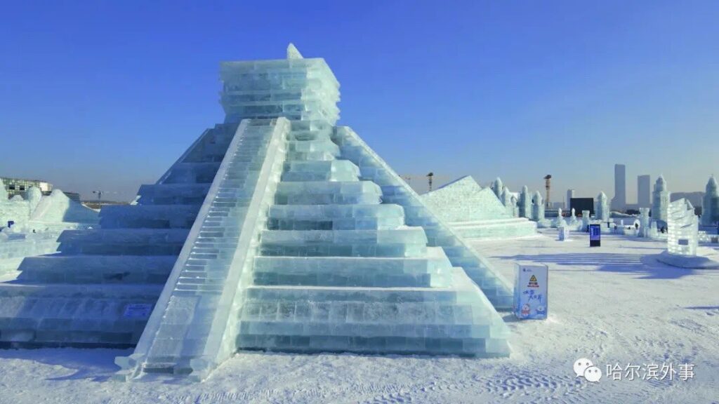 Escultura de hielo de pirámide Kukulkán en China