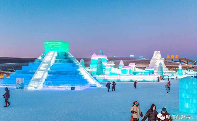 Escultura de hielo de pirámide Kukulkán en China