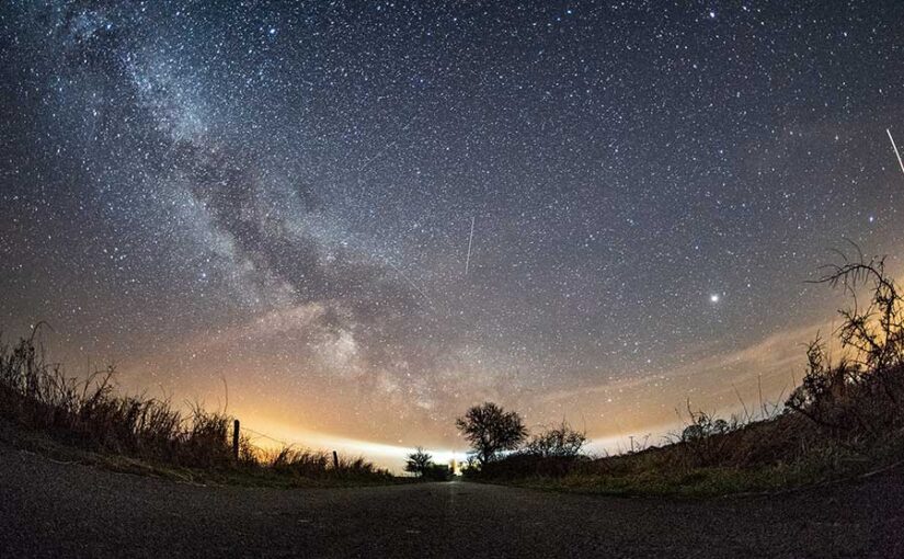 Cielo nocturno con estrellas