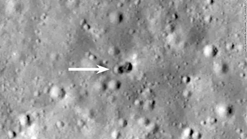 Doble cráter en la Luna