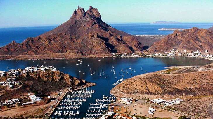 Descubre San Carlos Nuevo Guaymas, joya sonorense del Golfo de California: playas vírgenes, ecoturismo, gastronomía y cultura entre el desierto y el mar.